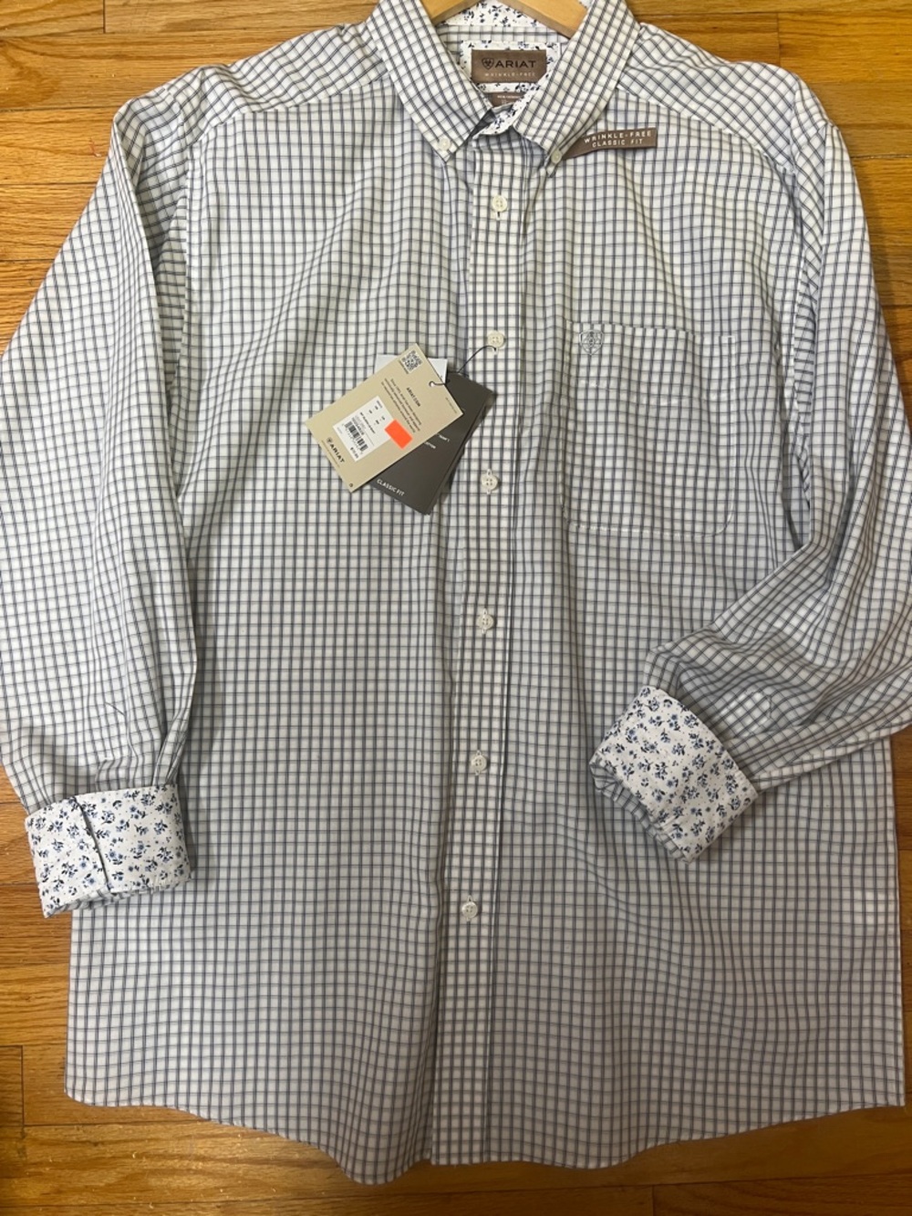 NWT M’a Ariat Wrinkle Free Olsen LS Button Up - Light Grey